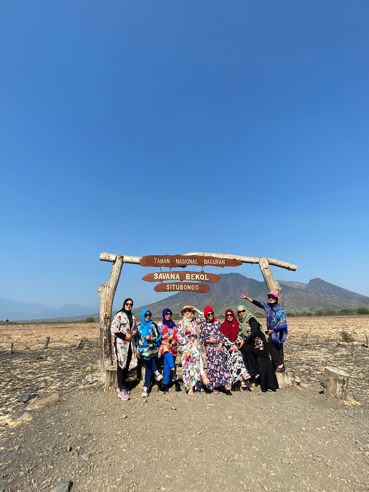 Open Trip 3D2N - Opsi B -  De djawatan - Pantai Mustika - Pulau Merah - Kawah Wurung - TN Baluran - City Tour