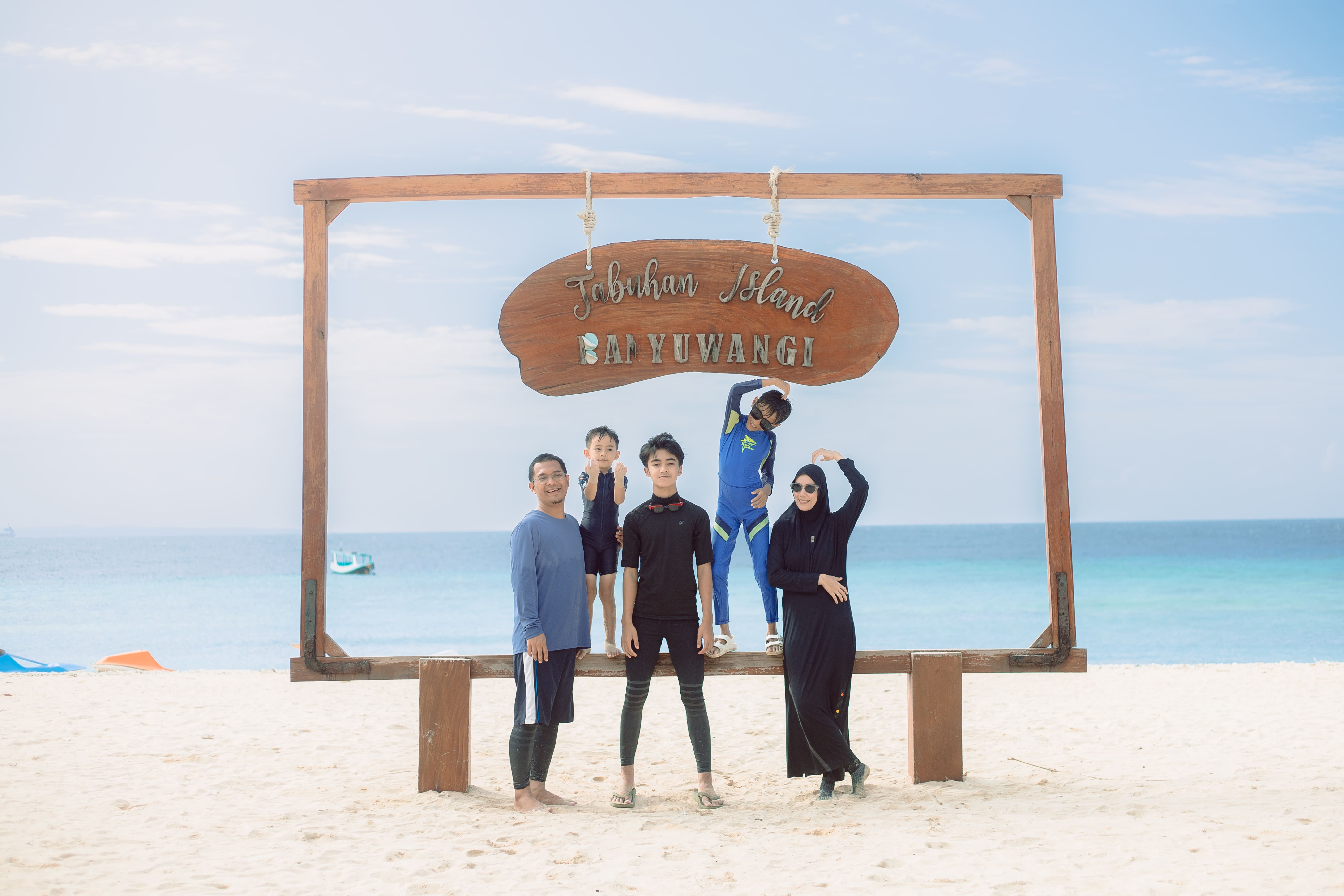 Open Trip 2D1N - Opsi A (Pulau Menjangan  •  Pulau Tabuhan  •  TN Baluran  •  Kawah Ijen)