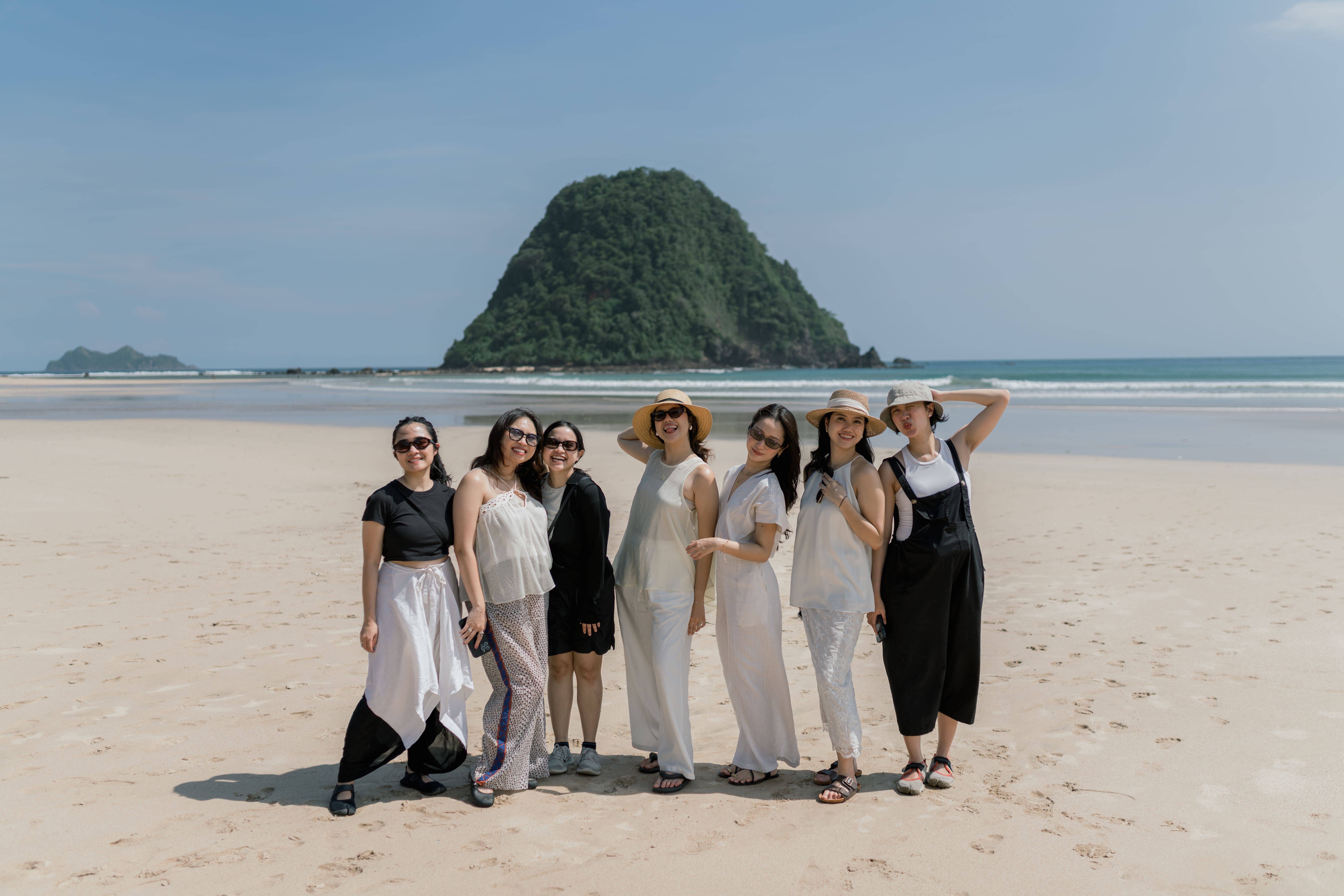 Open Trip 2D1N - Opsi C (De Djawatan  •  Pantai Mustika  •  Pulau Merah  •  TN Baluran  •  Waduk Bajul Mati  •  Pantai Boom)