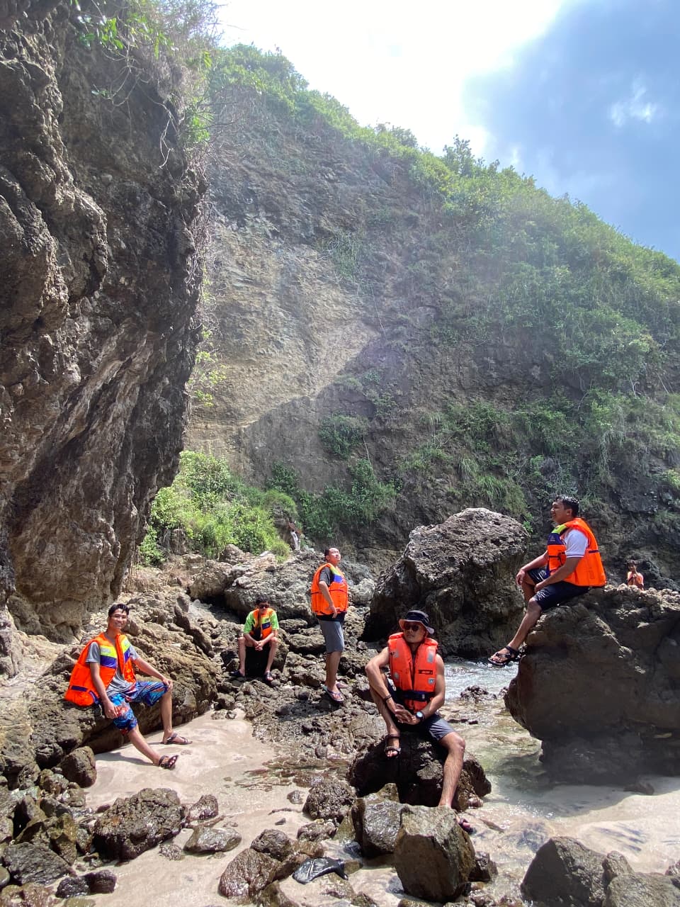 One Day Trip Opsi C - Hutan Djawatan Pulau bedil & Pantai wedi ireng